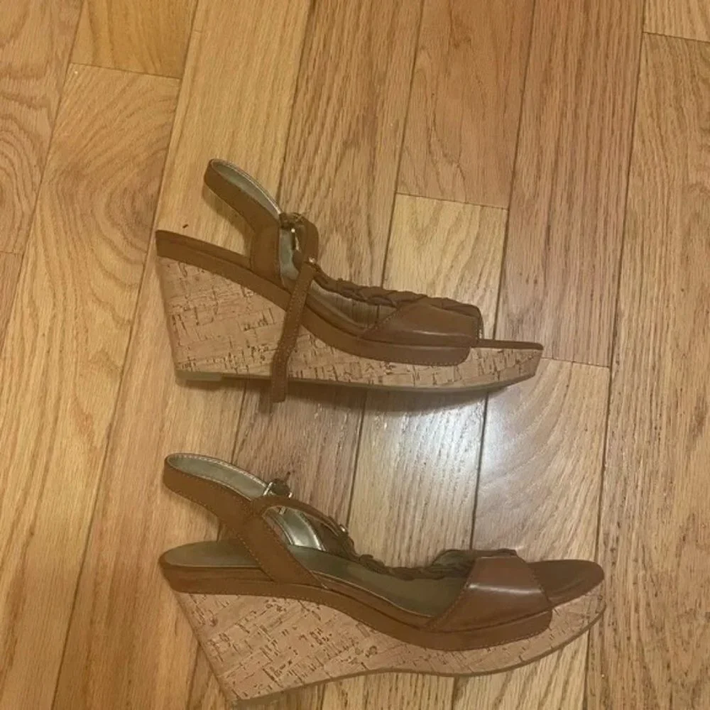 Women Unique Brown Wedges